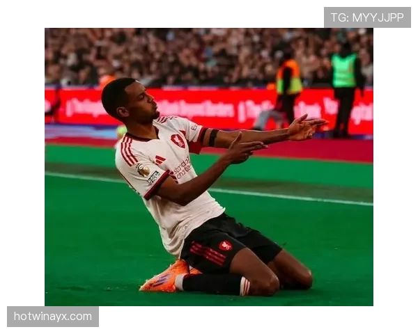 佩普率曼城强势领跑英超，稳居积分榜首位