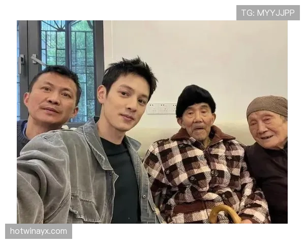 古力下棋霸气像明星，出门拎塑料袋买菜——笑着怀疑人生